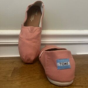 Toms Pink Canvas Flats with Elastic V Insert